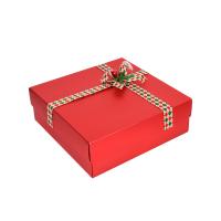 26.26.9  kırmızı süslü ve kurdelalı hediye kutusu