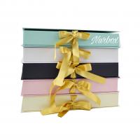 PEMBE 24 BÖLMELİ KURDELALI SERT ÇİKOLATA KUTUSU